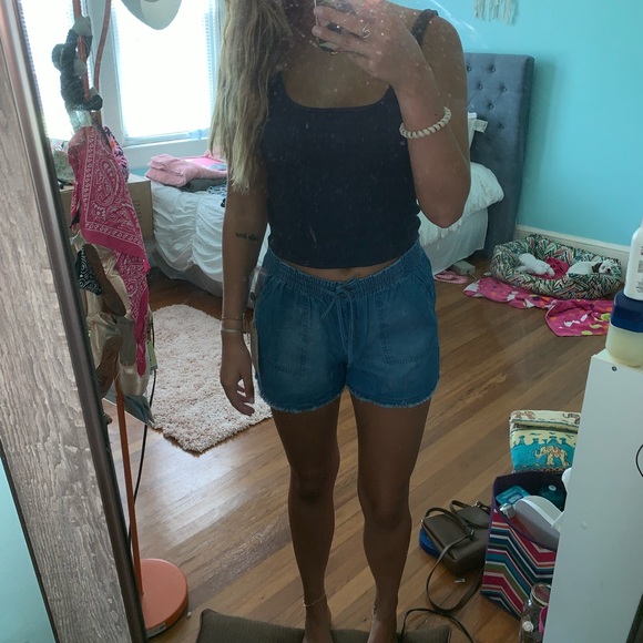 Shorts - Picture 2 of 3